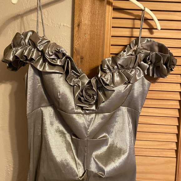 R & M Richard’s Women’s Gown Off The Shoulder Tafetta Size 6 Metallic Champagne - Picture 2 of 8